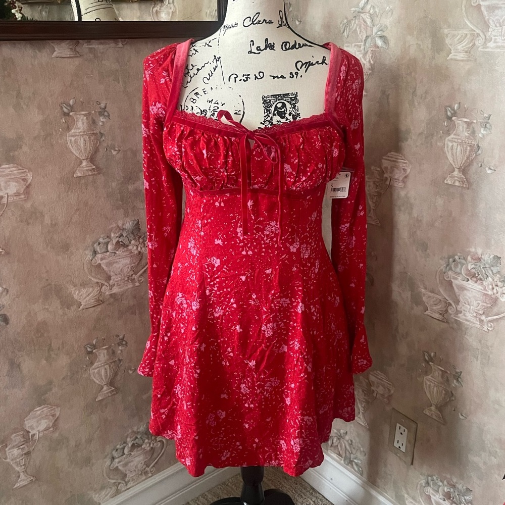 FREE PEOPLE TESS RED FLORAL VELVET LONG SLEEVE MINI DRESS SMALL - Picture 3 of 6